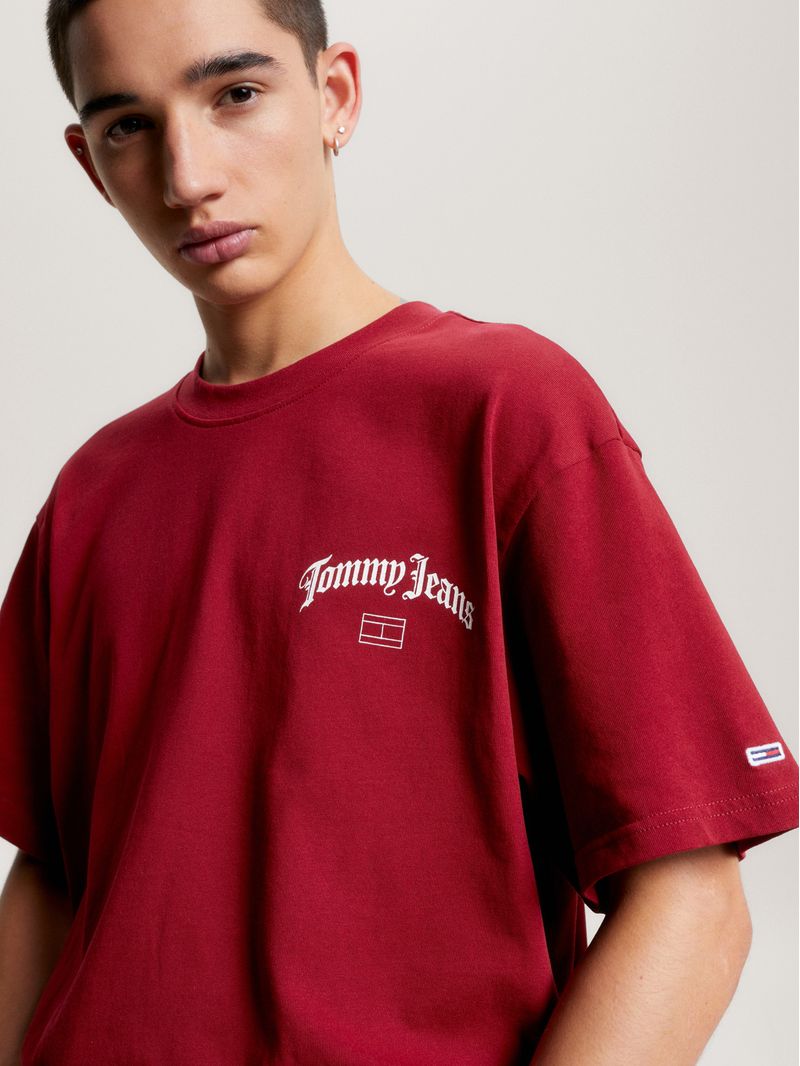 Remera-con-logo-trasero-y-corte-amplio