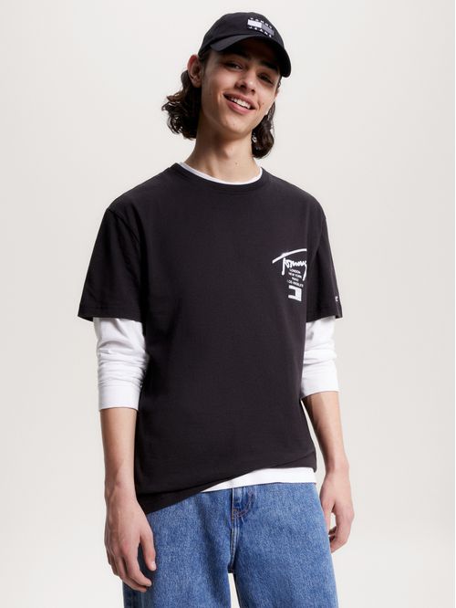 Remera de corte clásico con logo trasero