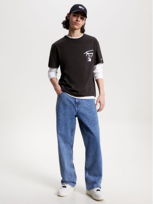 Remera de corte clásico con logo trasero