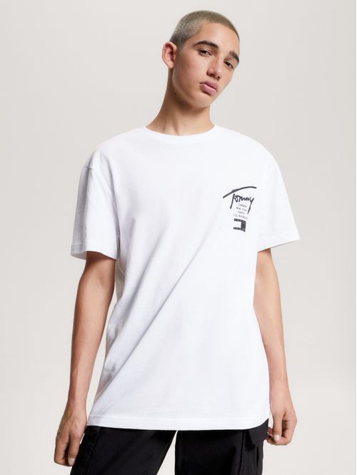 Remera de corte clásico con logo trasero