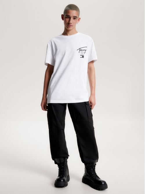 Remera de corte clásico con logo trasero