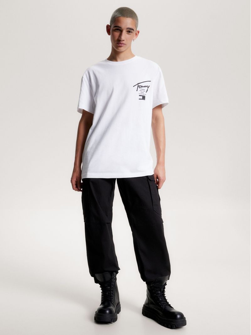 Remera-de-corte-clasico-con-logo-trasero
