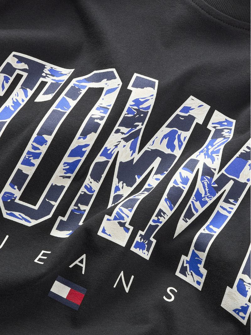 Remera-regular-con-logo-impreso