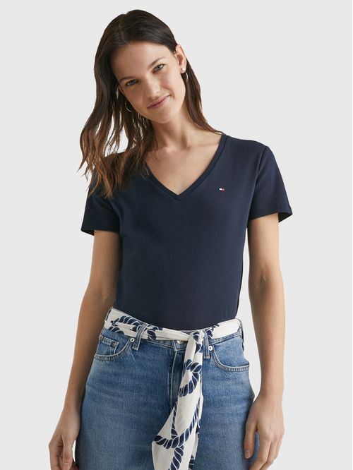Remera slim con cuello en V
