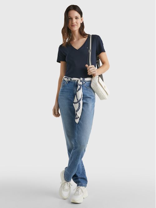 Remera slim con cuello en V