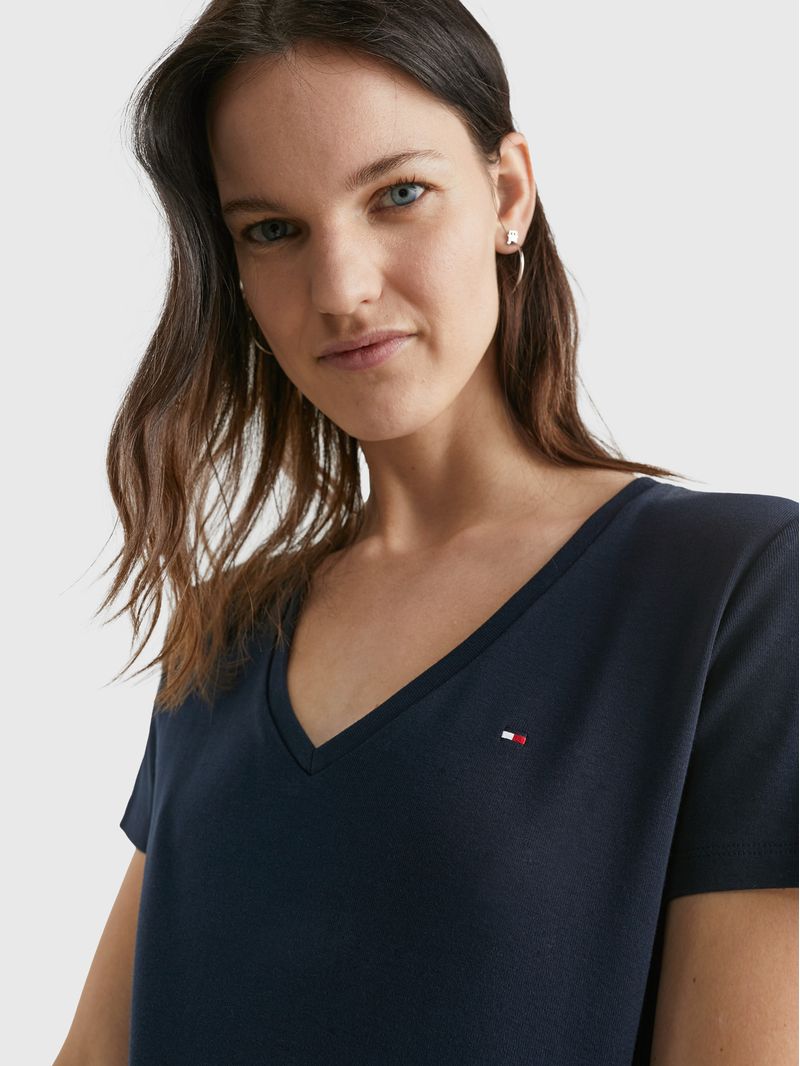 Remera-slim-con-cuello-en-V