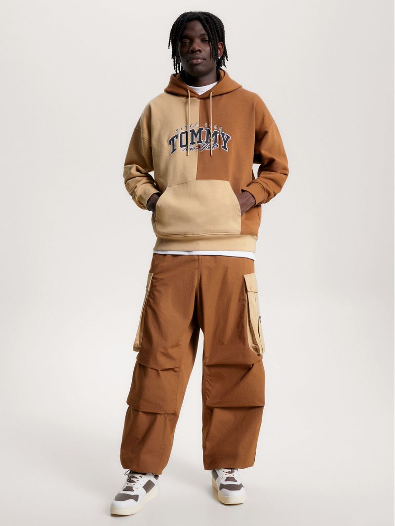 Buzo-de-corte-relaxed-con-capucha-y-logo-