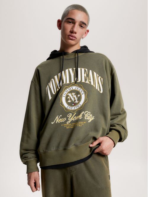 Buzo varsity con logo gráfico