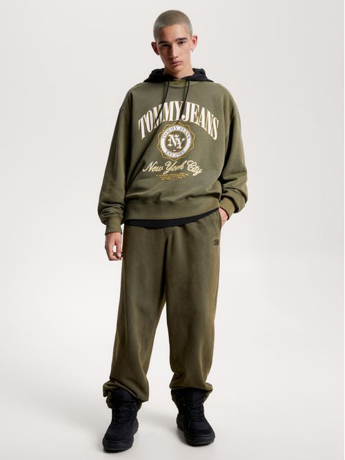 Buzo varsity con logo gráfico