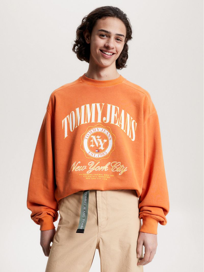 Buzo-varsity-con-logo-grafico