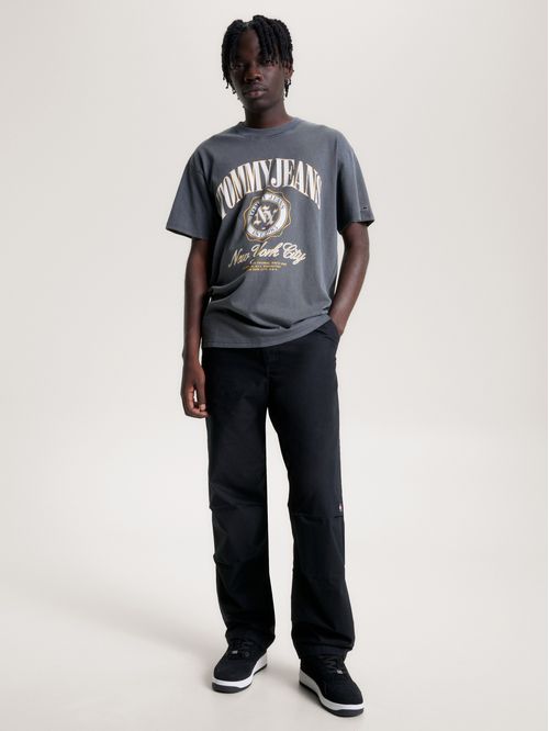 Remera amplia con logo universitario
