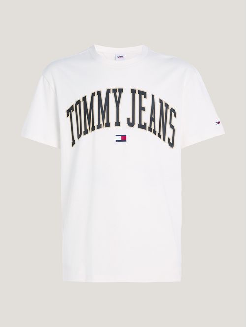 Remera con logo gráfico en el pecho