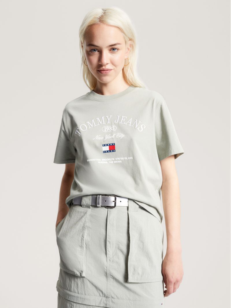 Remera-de-corte-clasico-con-logo