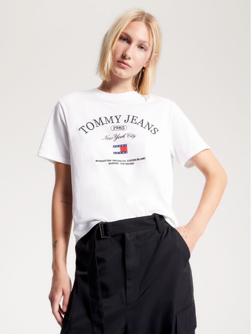 Remera-de-corte-clasico-con-logo