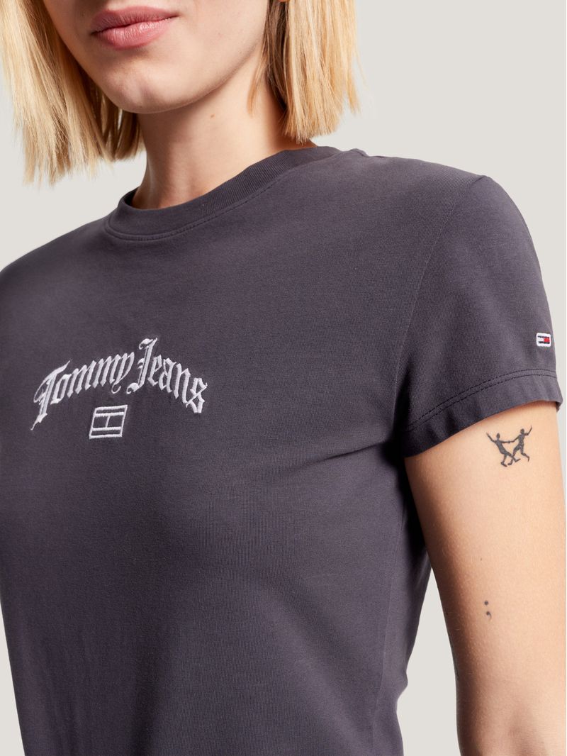 Remera-de-corte-slim-con-logo