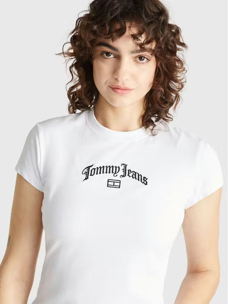 Remera-de-corte-slim-con-logo