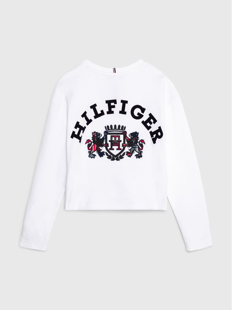 Remera-amplia-con-escudo