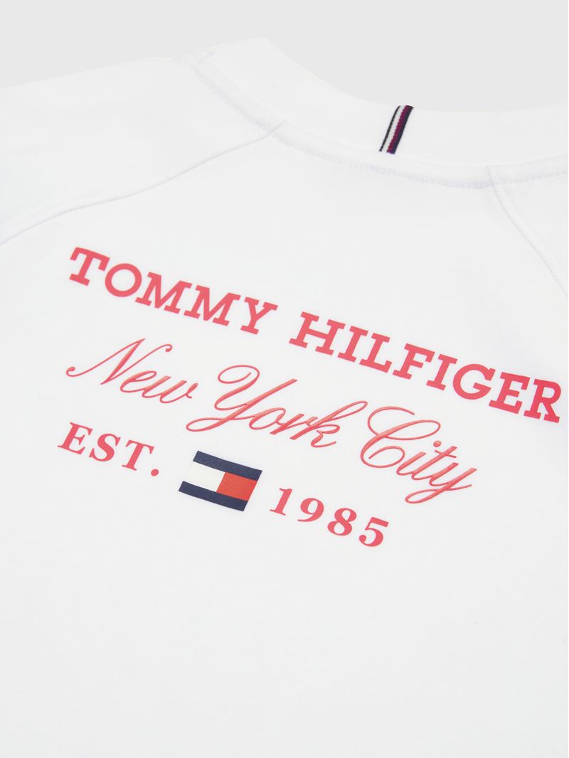 Remera-Archive-con-logo-en-la-parte-trasera