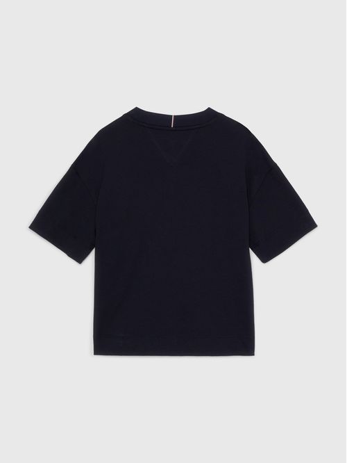 Remera con monograma TH de lentejuelas