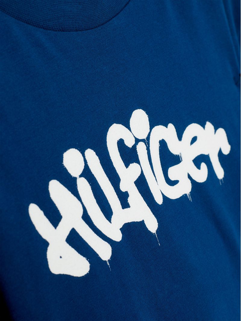 Remera-de-manga-larga-y-corte-clasico
