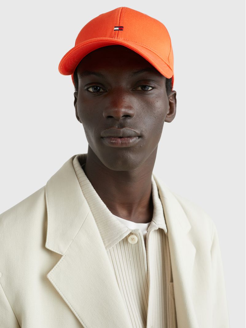 Gorra-con-logo-bordado