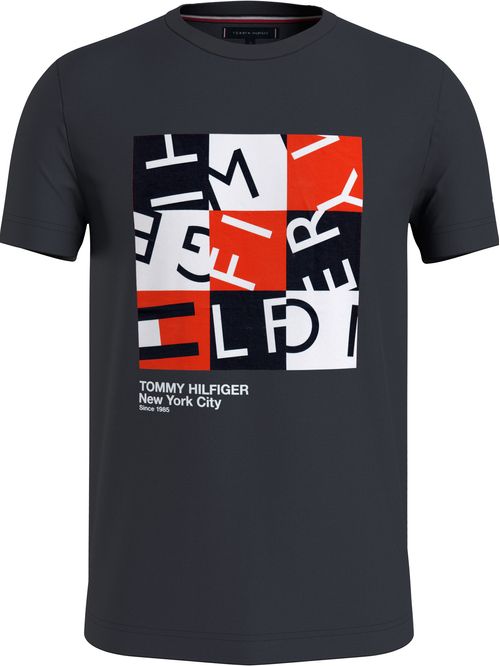 Remera con logo gráfico