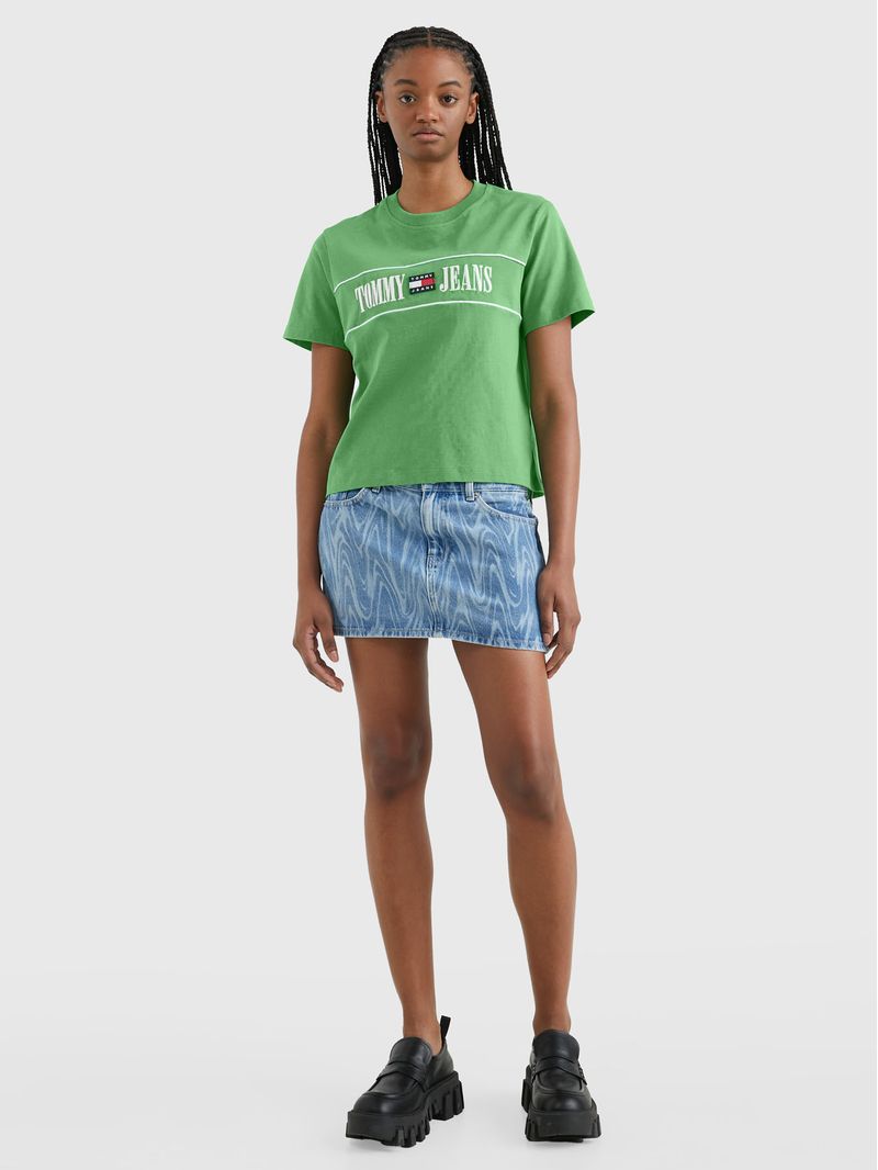 Remera-de-corte-clasico-con-logo