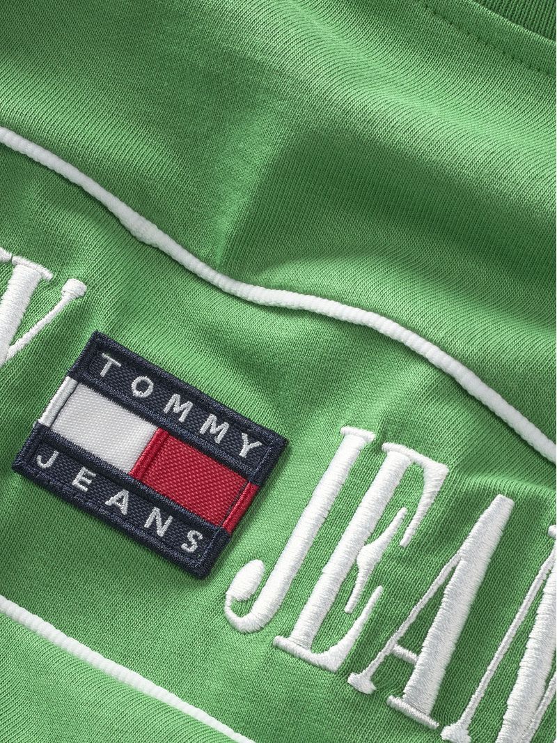 Remera-de-corte-clasico-con-logo
