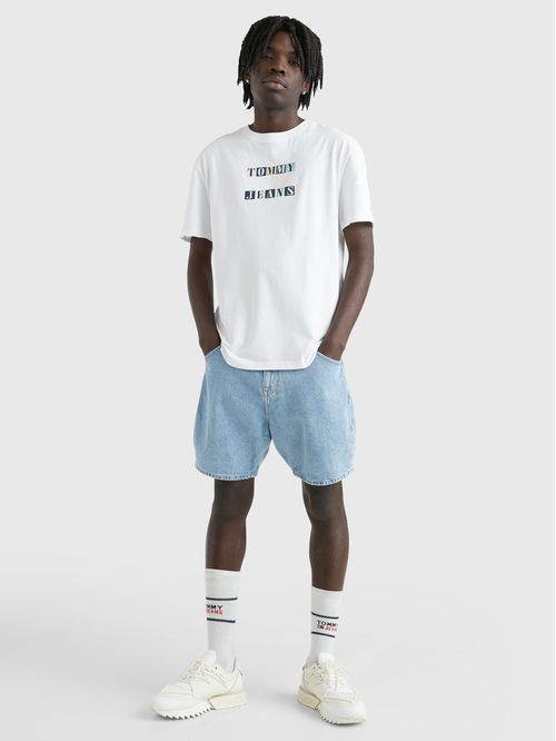 Remera de corte clásico con logo gráfico
