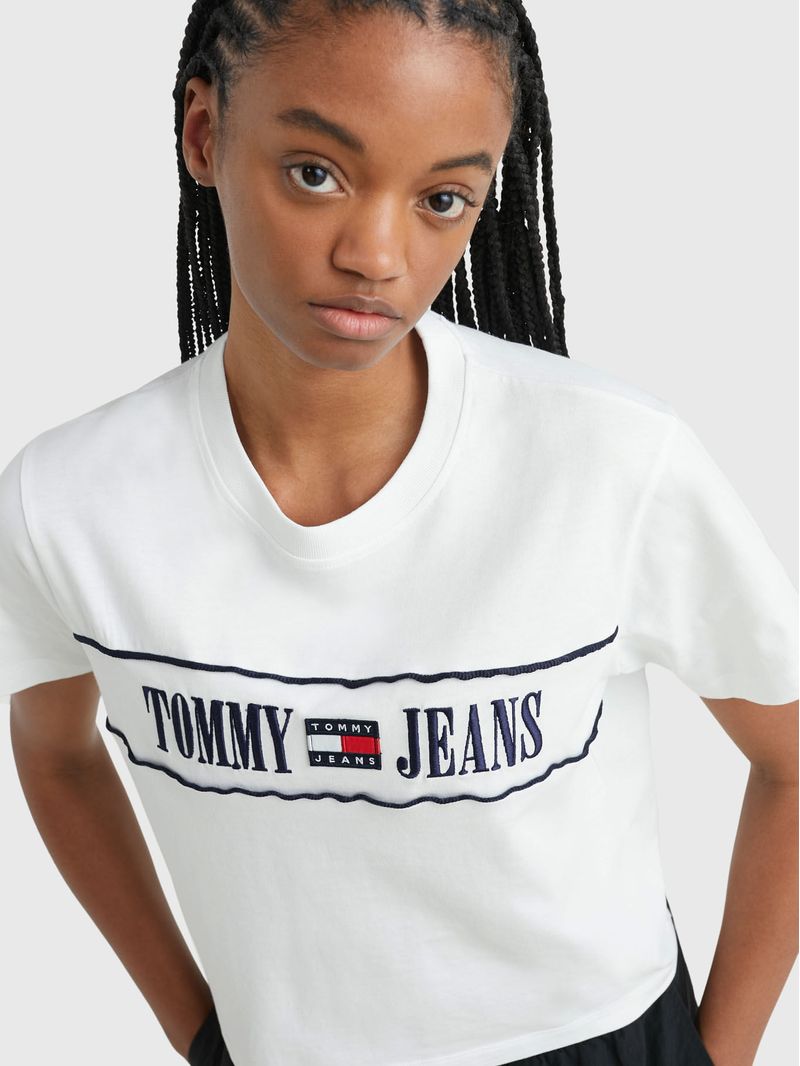 Remera-de-corte-clasico-con-logo