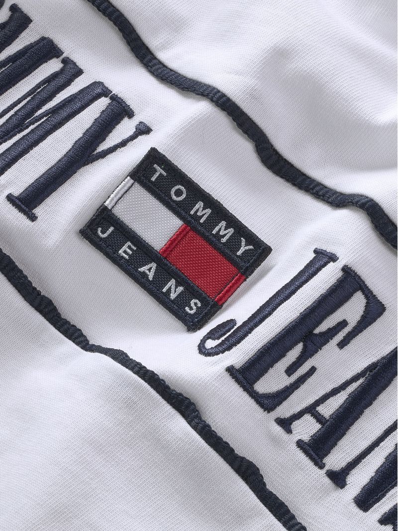 Remera-de-corte-clasico-con-logo