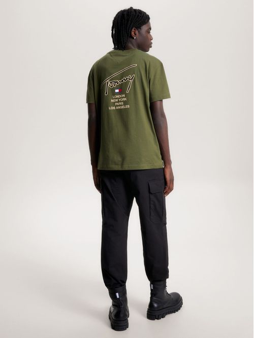 Remera de corte clásico con logo distintivo