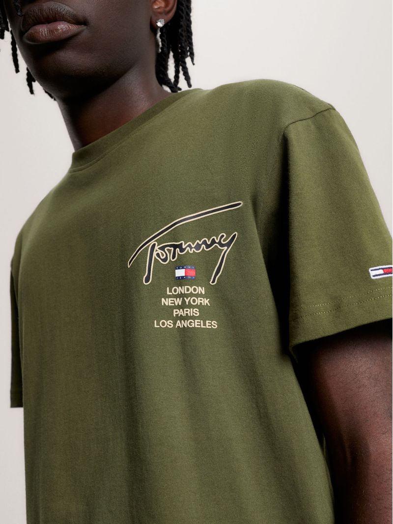 Remera-de-corte-clasico-con-logo-distintivo