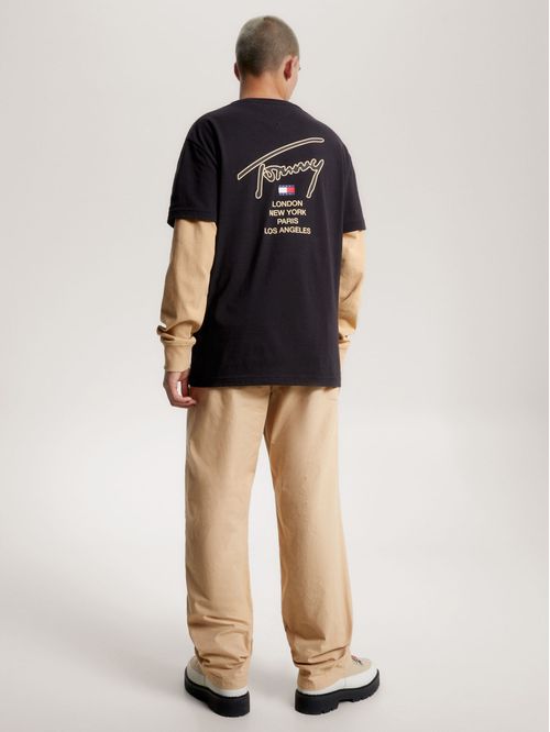 Remera de corte clásico con logo distintivo