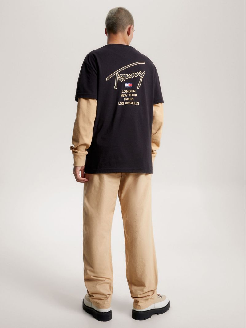 Remera-de-corte-clasico-con-logo-distintivo