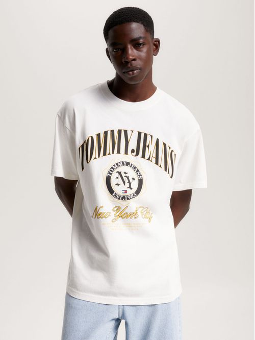 Remera amplia con logo universitario