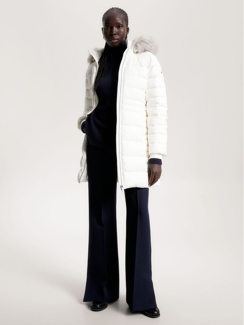 Campera-con-relleno-de-pluma-y-capucha-