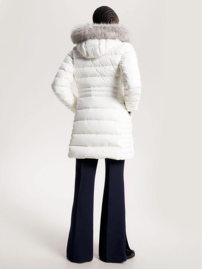 Campera-con-relleno-de-pluma-y-capucha-