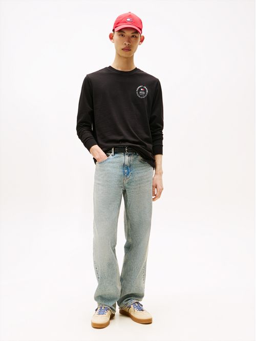 Remera de corte clásico con logo circular