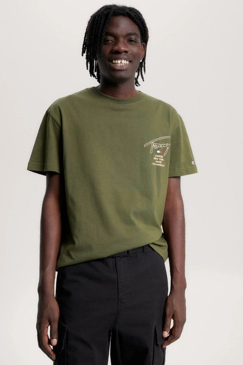 Remera de corte clásico con logo distintivo