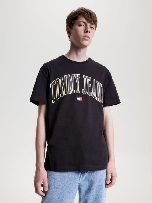 Remera con logo gráfico en el pecho