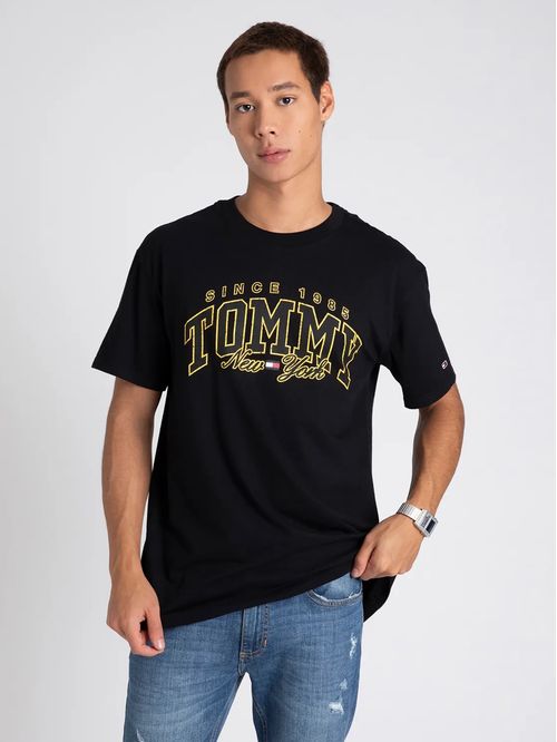 Remera con logo impreso
