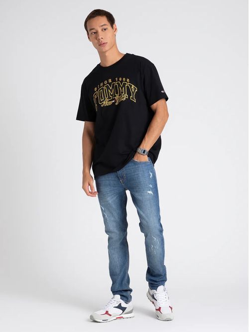 Remera con logo impreso