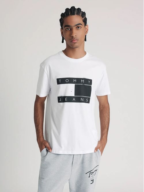 Remera con logo impreso
