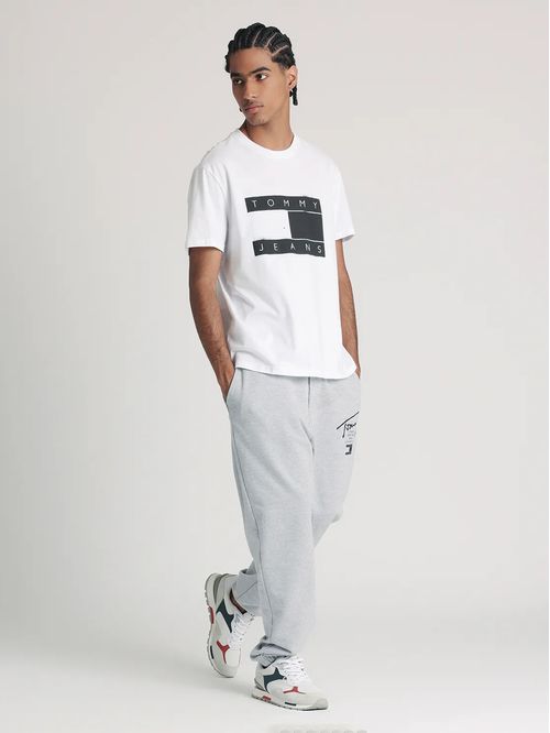 Remera con logo impreso