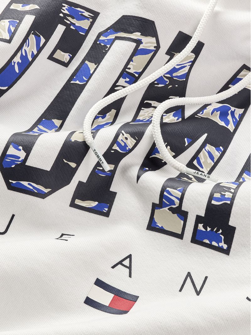 Buzo-regular-con-estampado-de-camuflaje-en-logo