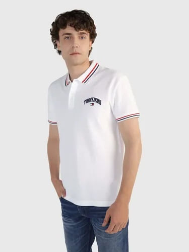 Polo de corte clásico con logo bordado