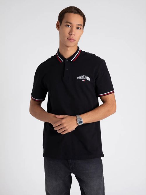 Polo de corte clásico con logo bordado