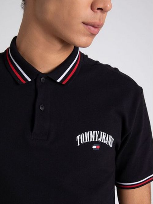 Polo de corte clásico con logo bordado