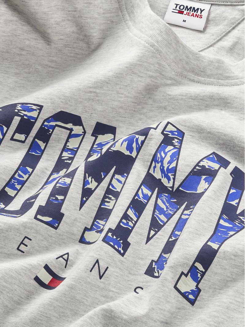 Remera-regular-con-logo-impreso